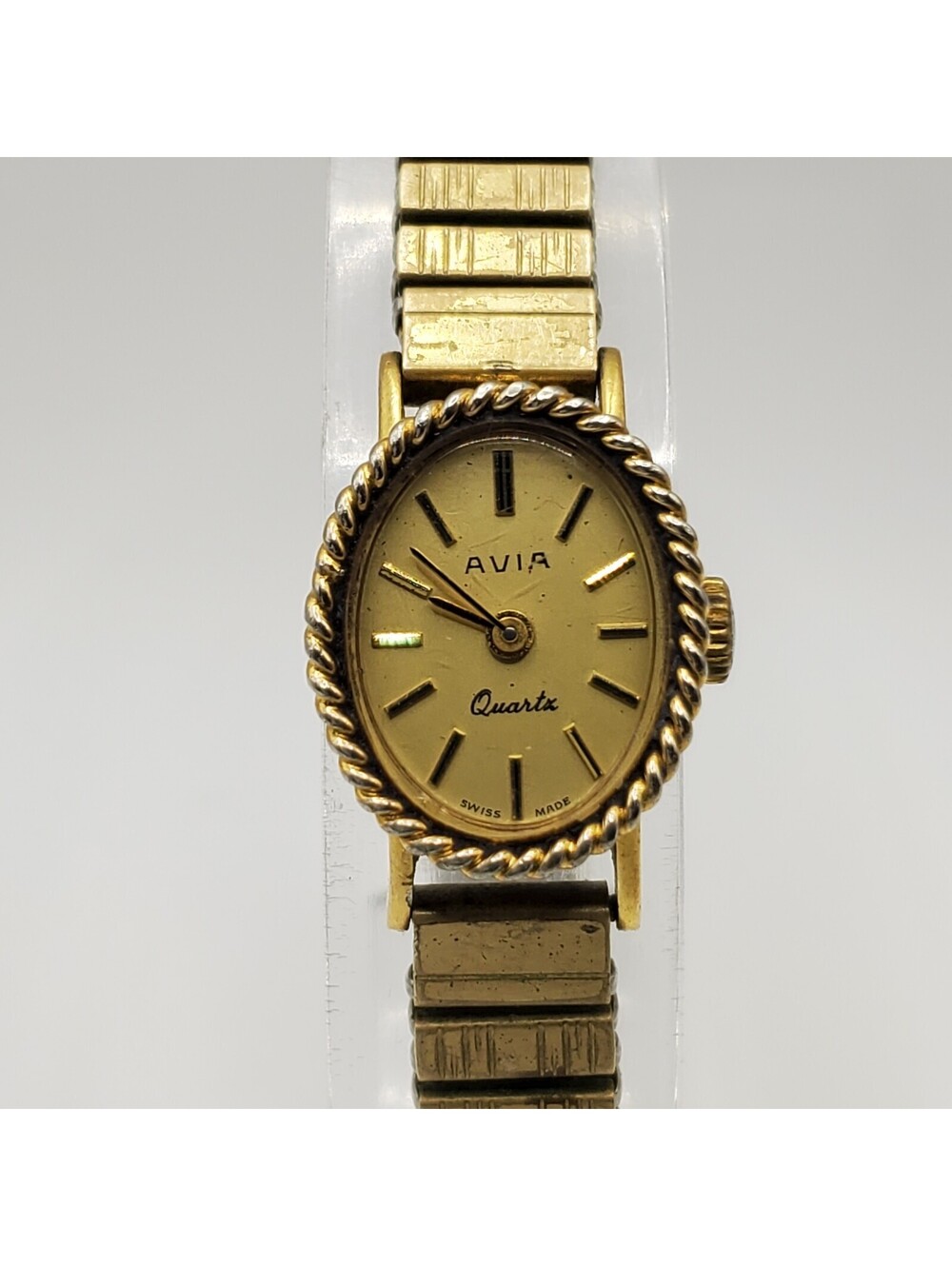 Vintage Avia 6J Watch Women 15mm Gold Tone New Battery